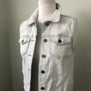 Light Denim Jacket Sleeveless